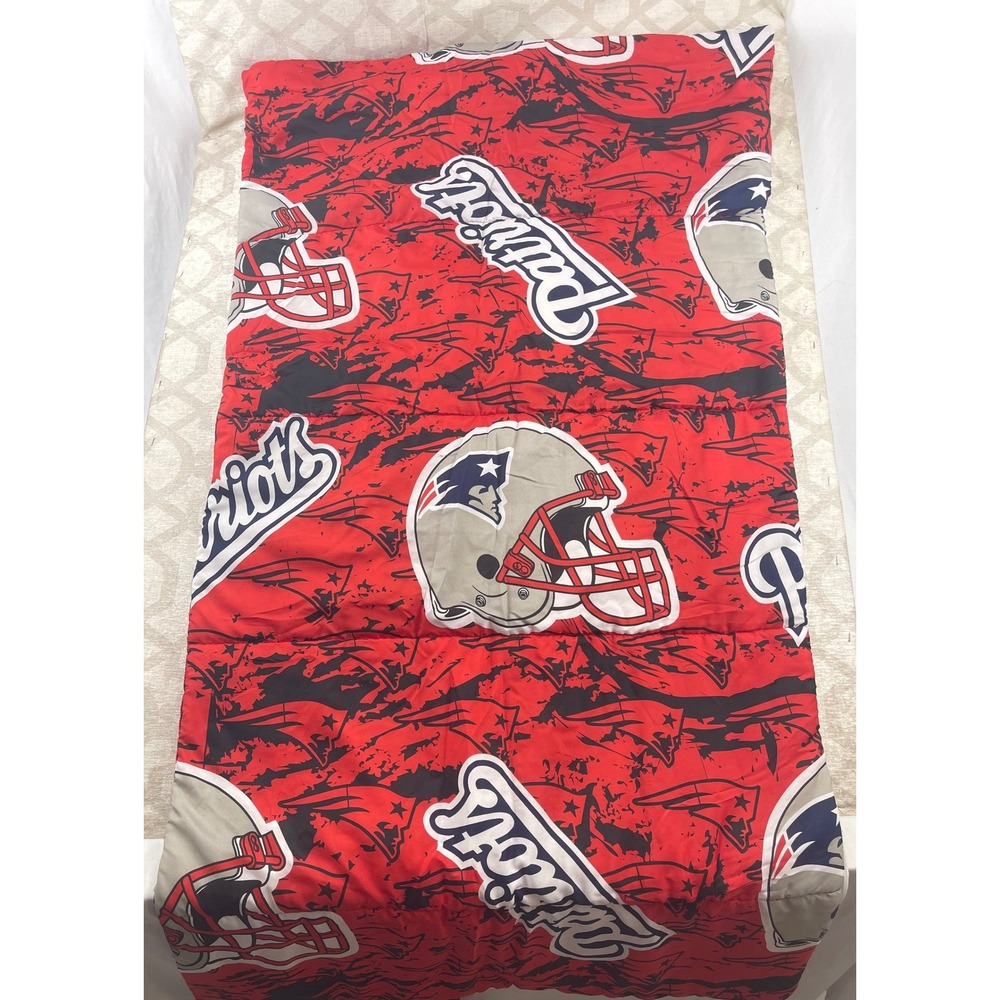 NFL New England Patriots Youth Sleeping Bag Red Logo Helmet Print‎ 28x55